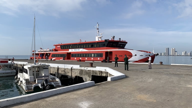 Đà Nẵng đóng mới tàu phục vụ du lịch quanh bán đảo Sơn Trà - ảnh 1