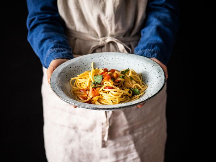 Hướng dẫn cách làm spaghetti ngon hấp dẫn đậm hương vị của Ý - ảnh 7