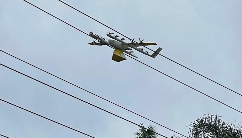 Thị trấn ở Australia mất điện vì một chiếc trực thăng giao đồ ăn - ảnh 1