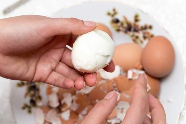 5 sai lầm luộc trứng khiến vỏ bị nứt, vừa mất chất lại còn khó bóc - ảnh 2