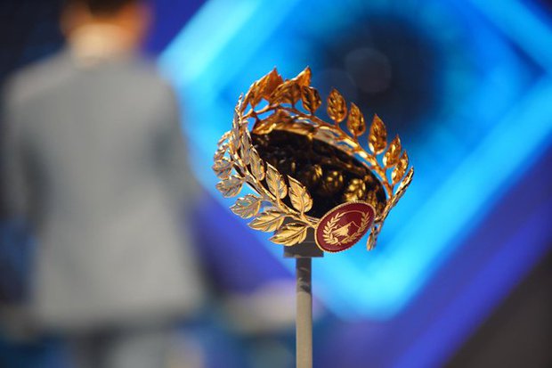 Cận cảnh chiếc vòng nguyệt quế sơn son thiếp vàng dành riêng cho Quán quân Olympia 2022 - ảnh 3