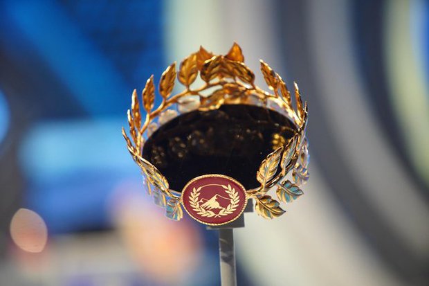 Cận cảnh chiếc vòng nguyệt quế sơn son thiếp vàng dành riêng cho Quán quân Olympia 2022 - ảnh 4