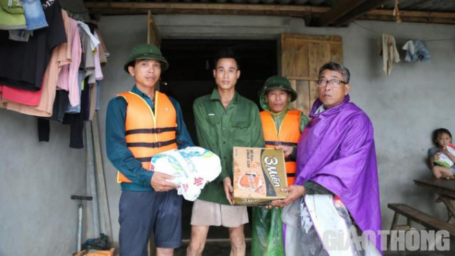 Mưa lũ ở Nghệ An: Nhiều gia đình bắt đầu cạn lương thực - ảnh 2