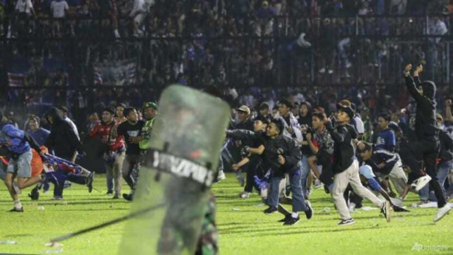 Tổng thống Indonesia chỉ đạo “nóng” sau thảm kịch giẫm đạp ở sân bóng - ảnh 2
