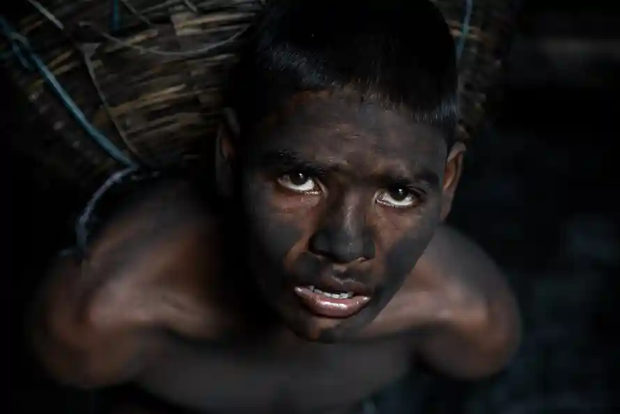 Hiểm họa rình rập giới khai thác than trộm ở Ấn Độ - ảnh 6