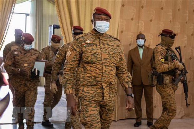 Cựu lãnh đạo chính quyền quân sự Burkina Faso đồng ý từ chức - ảnh 1