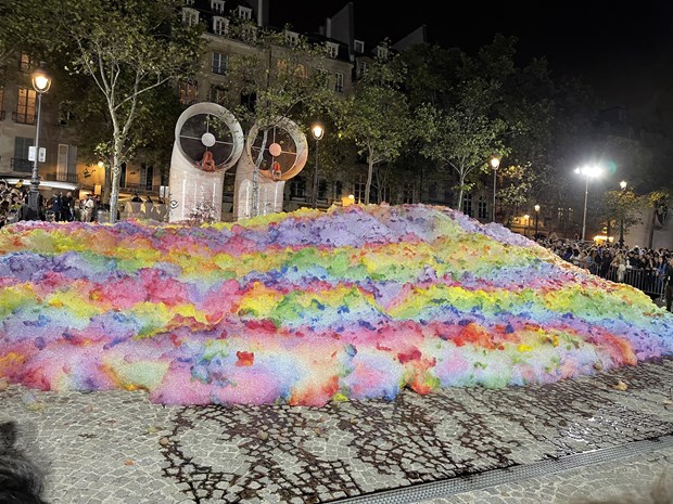 Sôi động lễ hội “Đêm Trắng” cùng nghệ thuật đương đại tại Paris - ảnh 2