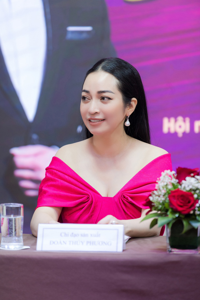 Diva Hồng Nhung giải thích về việc để micro ra xa khi hát: “Loa phường” cũng lo ngại điều này - ảnh 6