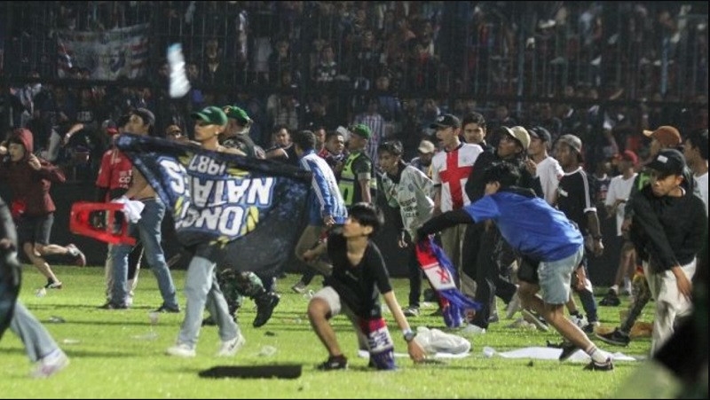 VFF chia buồn bóng đá Indonesia sau thảm kịch - ảnh 1