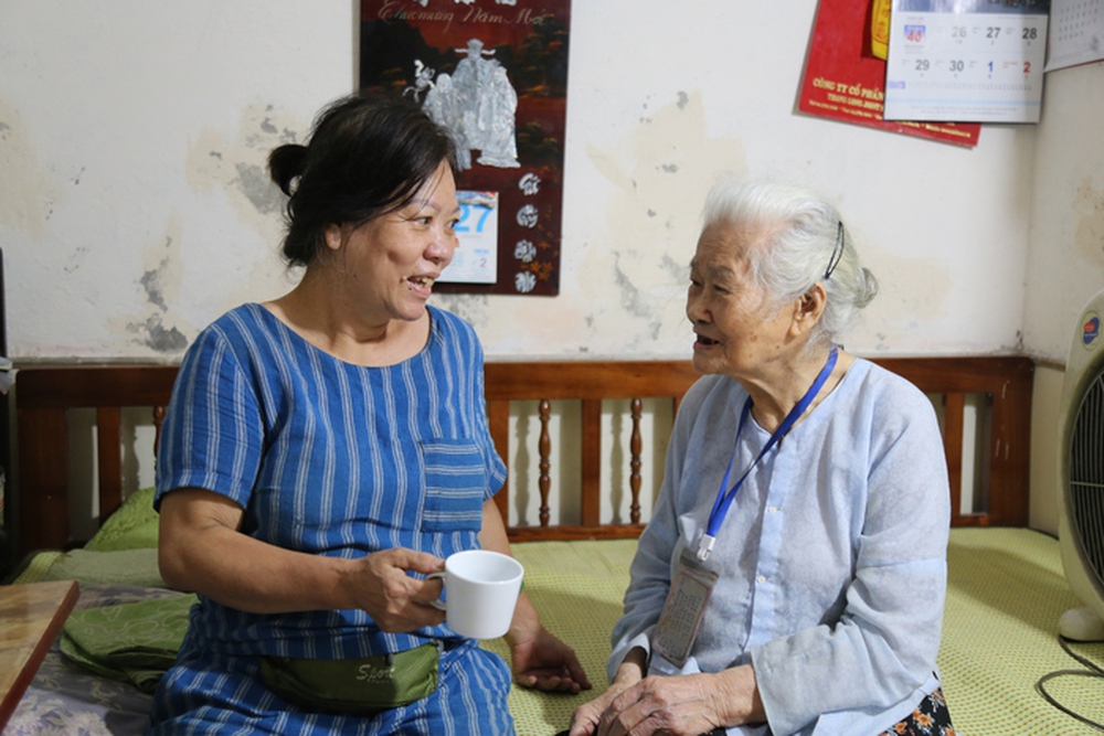 Nữ ''phu rác'' 67 tuổi ở Hà Nội: ''Ngày nào tôi nghỉ làm, mẹ tôi phải nhịn thuốc'' - ảnh 2