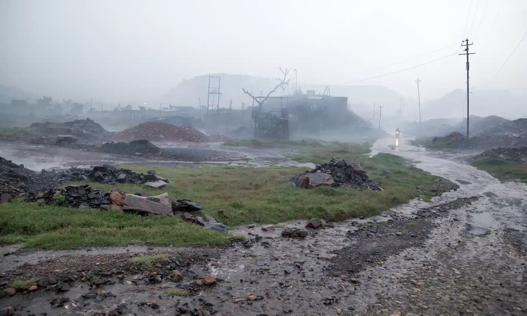 Hiểm họa rình rập giới khai thác than trộm ở Ấn Độ - ảnh 9