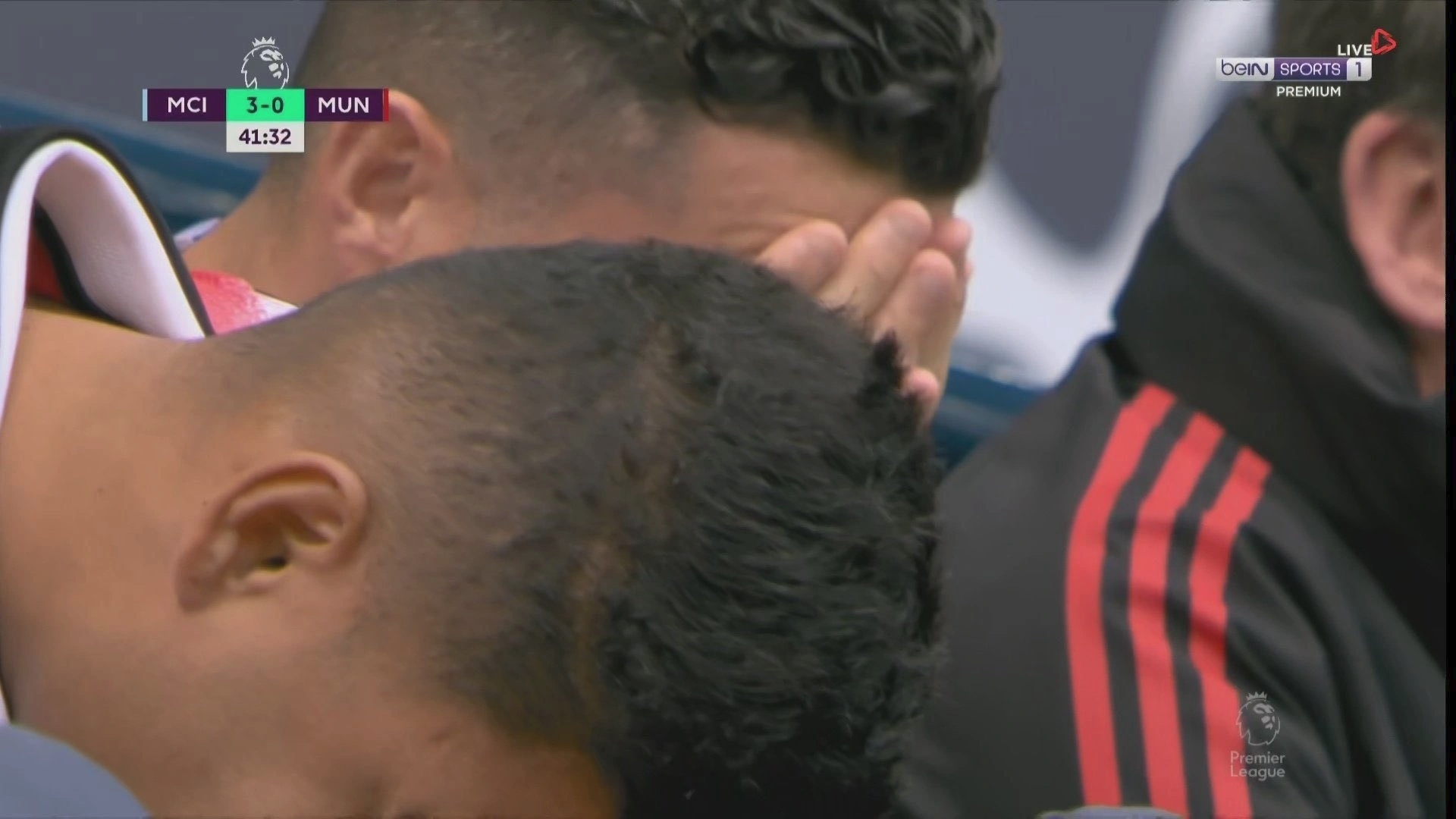 Phản ứng của Ronaldo khi MU bị Man City đè bẹp - ảnh 1