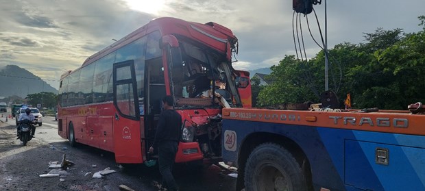 Bình Thuận: Xe khách đâm vào đuôi xe bồn làm 9 người bị thương - ảnh 1