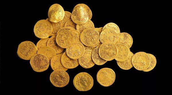 Tìm thấy 44 đồng tiền vàng cực kỳ quý hiếm tại Israel - ảnh 1