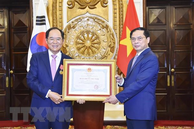 Trao tặng Huân chương Hữu nghị cho Đại sứ Hàn Quốc tại Việt Nam - ảnh 1