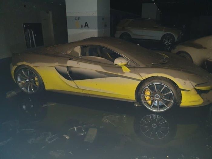 Sau McLaren P1 tại Mỹ, Lamborghini Aventador SVJ và loạt siêu xe chìm trong lũ tại Hàn Quốc - ảnh 10