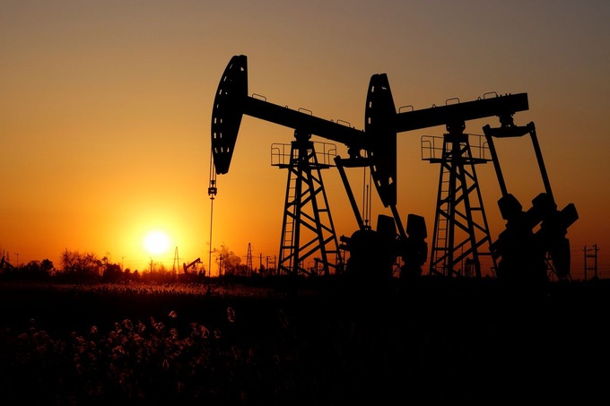 Giá dầu vọt tăng khi OPEC+ xem xét cắt giảm sản lượng - ảnh 1