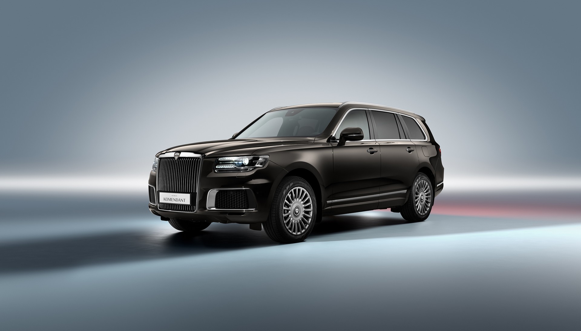 Hãng xe quốc dân Nga ra mắt SUV cạnh tranh Rolls-Royce Cullinan, giá đắt gấp rưỡi - ảnh 1