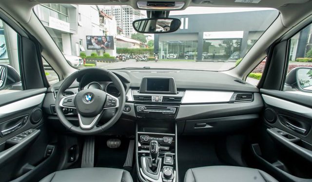 BMW 218i hạ giá kỷ lục còn dưới 1 tỷ đồng: MPV 7 chỗ Đức bạt ngàn trang bị chỉ ngang giá Toyota Innova - ảnh 5
