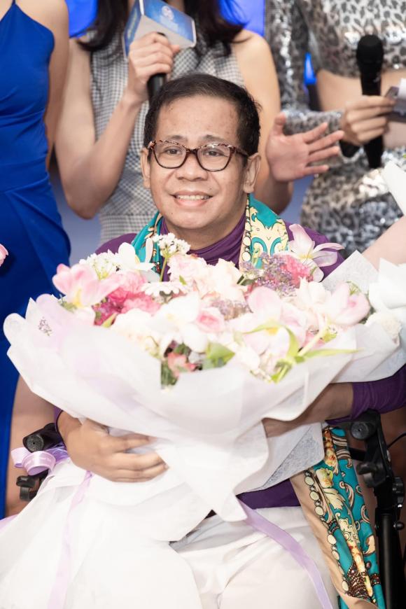 Loạt Hoa hậu Việt tiếc thương khi người thầy, chuyên gia dạy catwalk Anjo Santos qua đời - ảnh 7