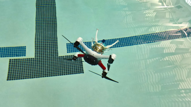 Drone bơi như tàu ngầm - ảnh 1