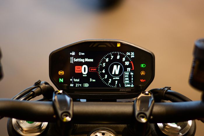 Cận cảnh Honda CB1000R 2023 phiên bản màu hoàn toàn mới - ảnh 16