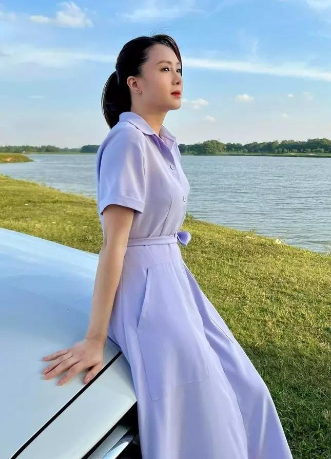 'Làm vợ' Việt Anh, Hồng Diễm mặc lại váy Hà Hồ nhưng kín bưng - ảnh 7