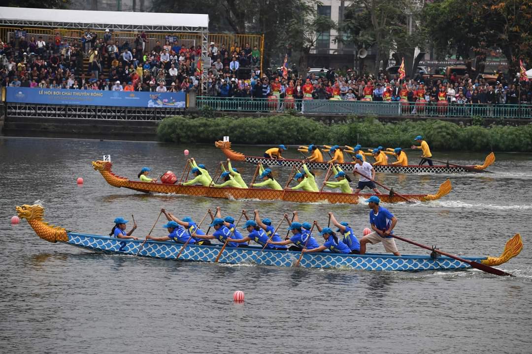 Hơn 500 VĐV dự Giải Bơi chải thuyền rồng Hà Nội mở rộng năm 2022 - ảnh 1