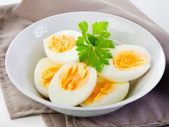 Món ăn đơn giản như trứng luộc mà cũng có thể chế biến sai cách gây ngộ độc cho người ăn - ảnh 1