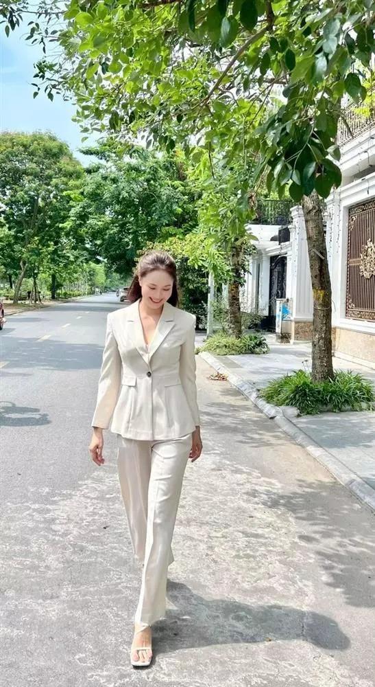 'Làm vợ' Việt Anh, Hồng Diễm mặc lại váy Hà Hồ nhưng kín bưng - ảnh 9