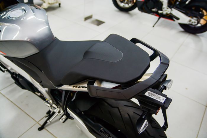 Cận cảnh Honda CB1000R 2023 phiên bản màu hoàn toàn mới - ảnh 26