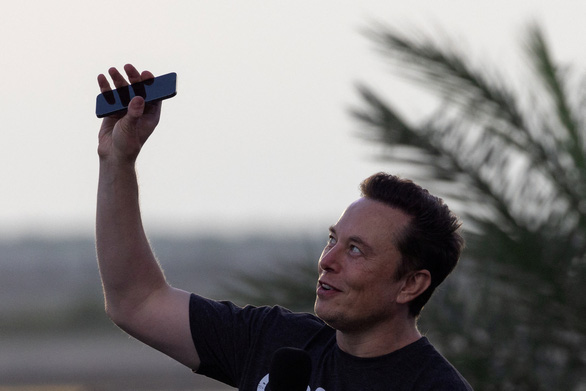 Tỉ phú Elon Musk cung cấp Internet vệ tinh cho khu vực thiệt hại do bão Ian - ảnh 1