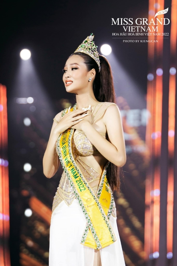 Hoa hậu Thiên Ân và bố gây xúc động khi đưa tiễn tại sân bay lên đường thi Miss Grand International - ảnh 9