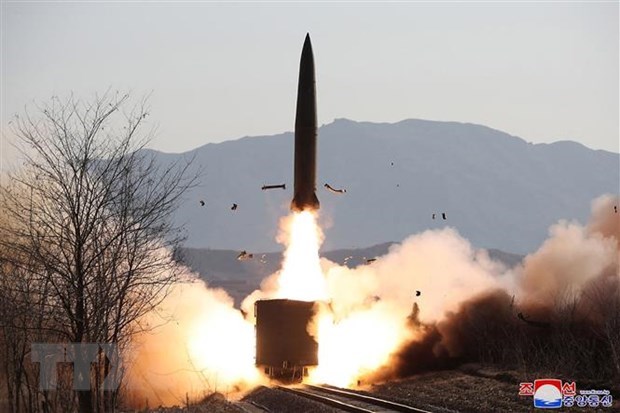 EU lên án vụ phóng tên lửa đạn đạo mới nhất của Triều Tiên - ảnh 1