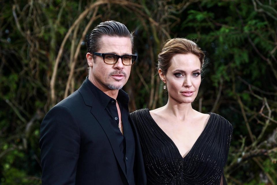 Angelina Jolie tố Brad Pitt đánh vào mặt con trên máy bay 6 năm trước - ảnh 2