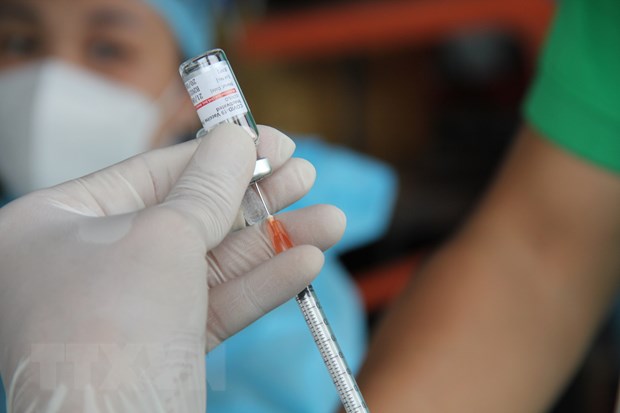Mỗi nhân viên y tế phải là tuyên truyền viên về tiêm vaccine - ảnh 1