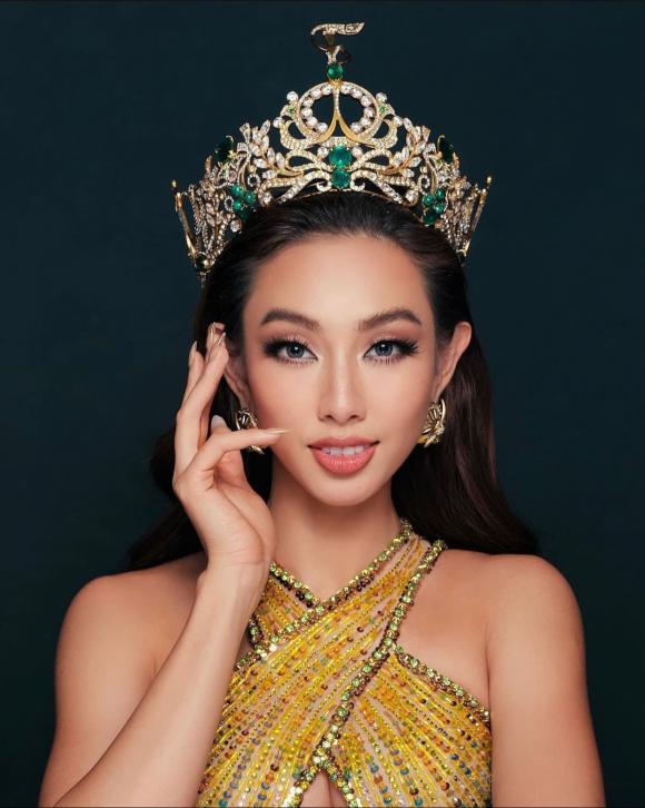 Những lần trao vương miện của Thùy Tiên: Xuất hiện lộng lẫy, liên tục ''chặt đẹp'' dàn Hoa hậu - ảnh 1