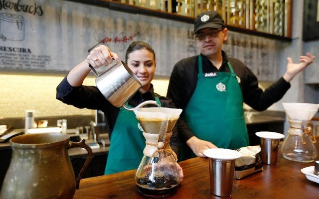 Kế hoạch khiến đối thủ ''sợ'' Starbucks: Mở 2.000 cửa hàng mới, giảm thời gian pha chế từ 87 giây còn 36 giây - ảnh 8