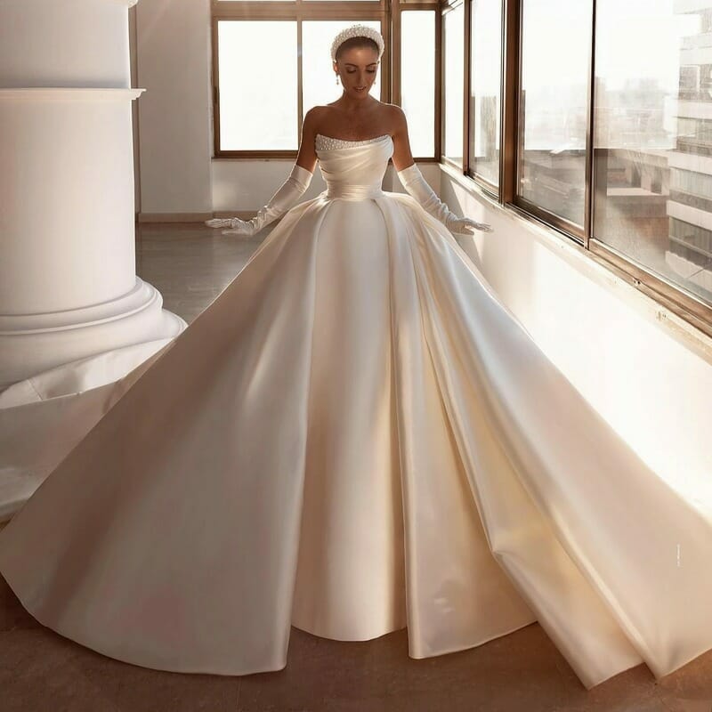 Váy cưới satin sang trọng | Wedding dresses, Sleeveless wedding dress,  Dresses