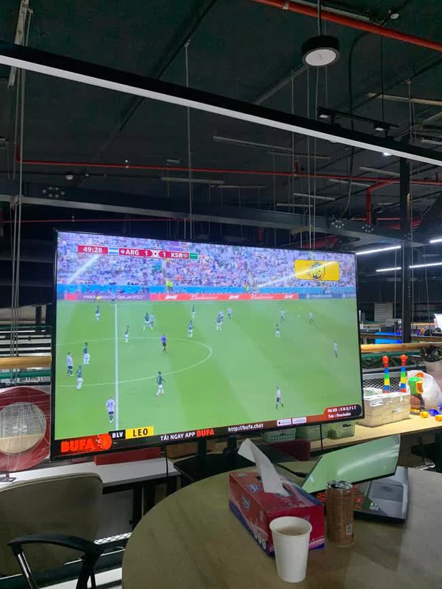 Dân văn phòng người công khai, người “lén lút” xem World Cup 2022 trong giờ làm việc - ảnh 4