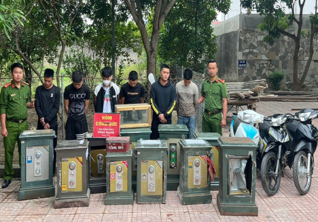 Bắt giữ nhóm thanh niên chuyên trộm két sắt ở đền, chùa - ảnh 1