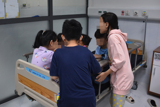 Vụ ngộ độc tại trường iSchool Nha Trang: Nhiều em xuất viện, sẽ trở lại trường vào tuần sau - ảnh 1