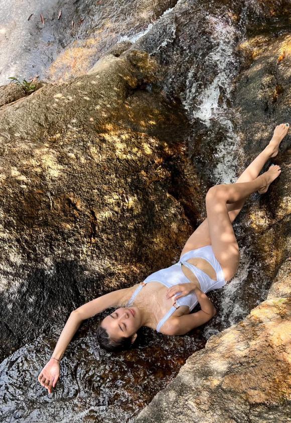 Cao Thái Hà ''Mẹ rơm'' tung loạt ảnh bikini: Quê mùa trên phim nhưng đời thực đầy nóng bỏng - ảnh 7