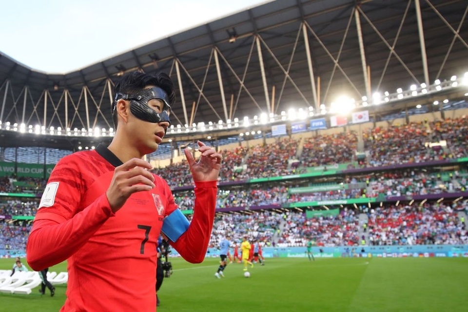 Son Heung-min gặp sự cố ở trận gặp Uruguay - ảnh 8