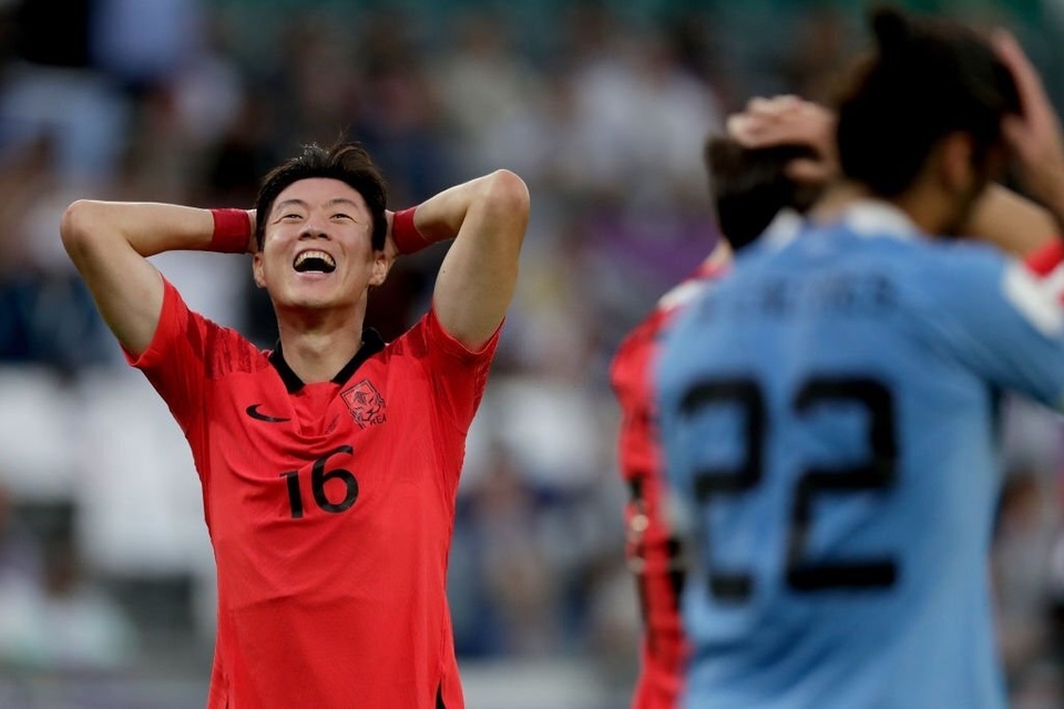 Son Heung-min gặp sự cố ở trận gặp Uruguay - ảnh 7