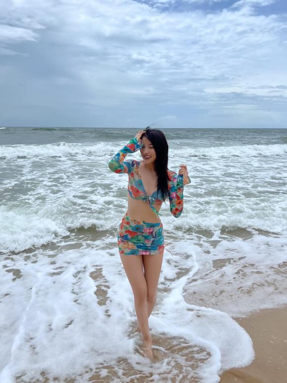 Cao Thái Hà ''Mẹ rơm'' tung loạt ảnh bikini: Quê mùa trên phim nhưng đời thực đầy nóng bỏng - ảnh 11