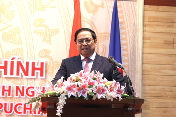 Thủ tướng: ''Nâng cao địa vị pháp lý cho bà con người Việt ở Campuchia, khó mấy cũng phải làm'' - ảnh 1