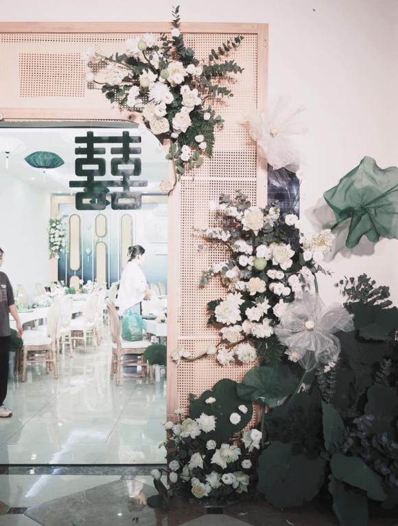 Không gian lễ ăn hỏi với 500 bông sen của Hoa hậu Ngọc Hân - ảnh 12