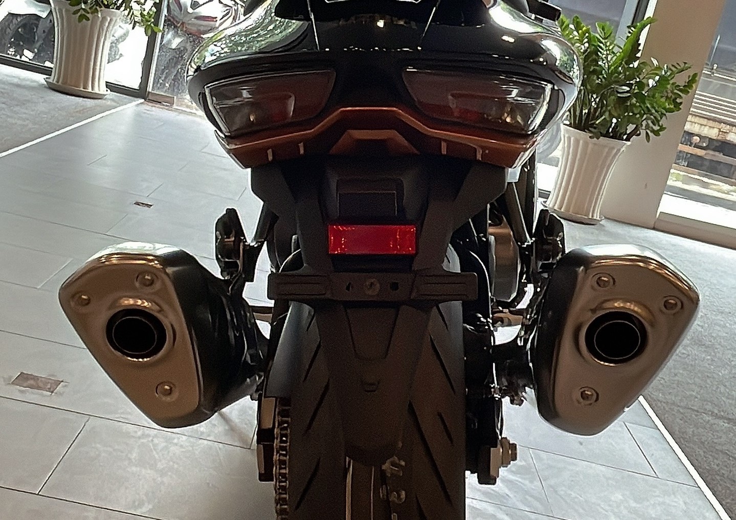 ''Thần gió'' Suzuki Hayabusa 2022 - Siêu mô tô 1.340 phân khối về Việt Nam - ảnh 13