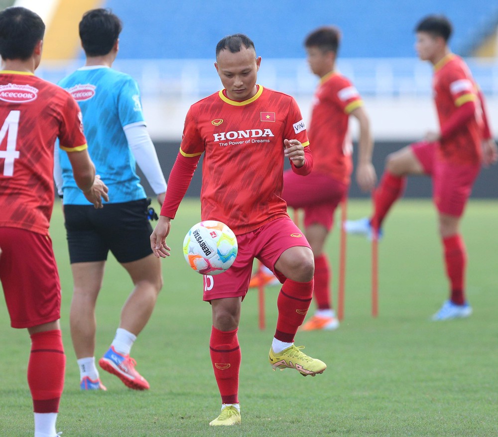 Tuyển Việt Nam đầy đủ lực lượng trước trận đấu với CLB Dortmund - ảnh 13